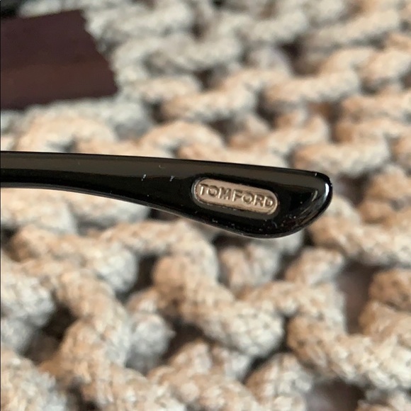 Tom Ford sunglasses comes in box - Picture 4 of 7